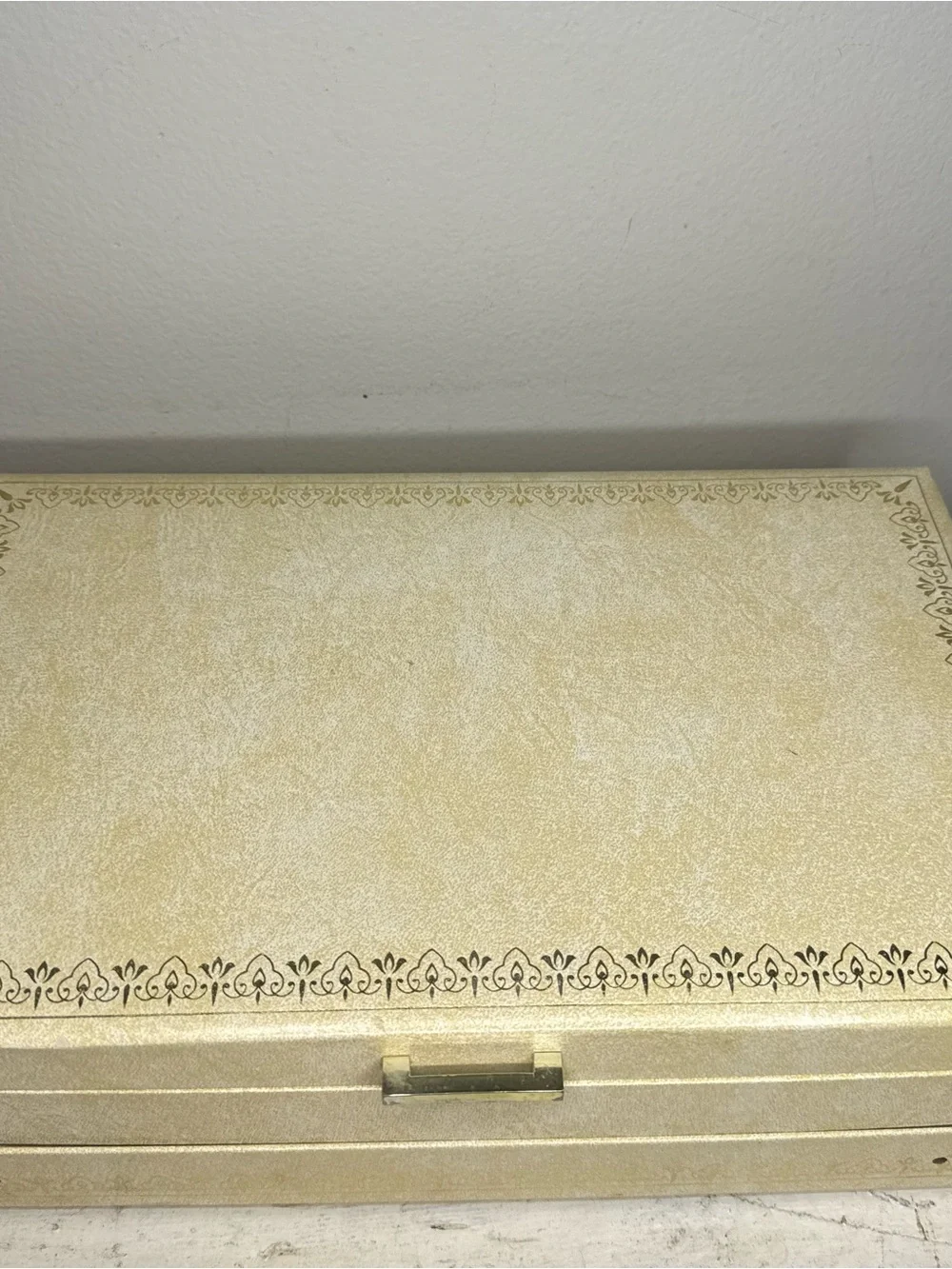 N/A vintage cream